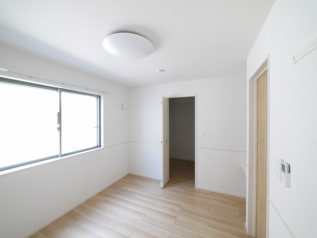 クレメント木津八ヶ坪Ｂの居間・リビング