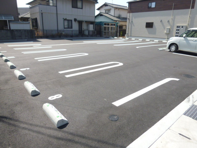 アール・グランデⅠの駐車場