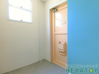 【玄関】 | カヤノビル | 明るい玄関