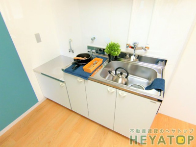 【キッチン】 | カヤノビル | ガスコンロ設置可キッチン（雑貨類は付きません）