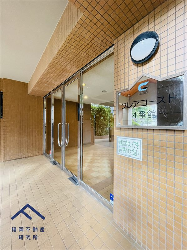 西福岡マリナタウンクレアコースト4番館のエントランス