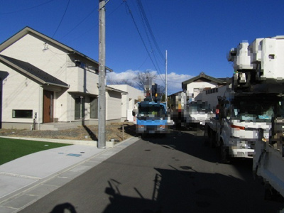 【前面道路含む現地写真】 | 中古戸建　甲府市中小河原町 | 前面道路含む現地写真です
