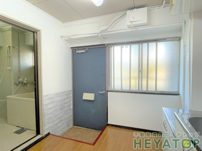 【玄関】 | カヤノビル | 明るい玄関