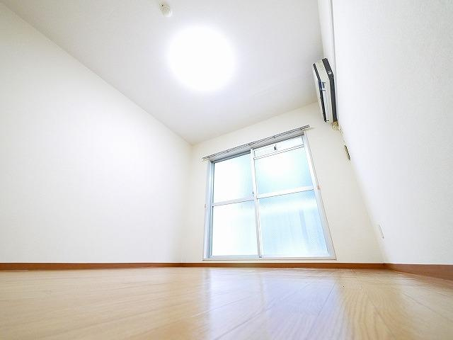 ヴィラあざみの居間・リビング|ゆったりした居間です