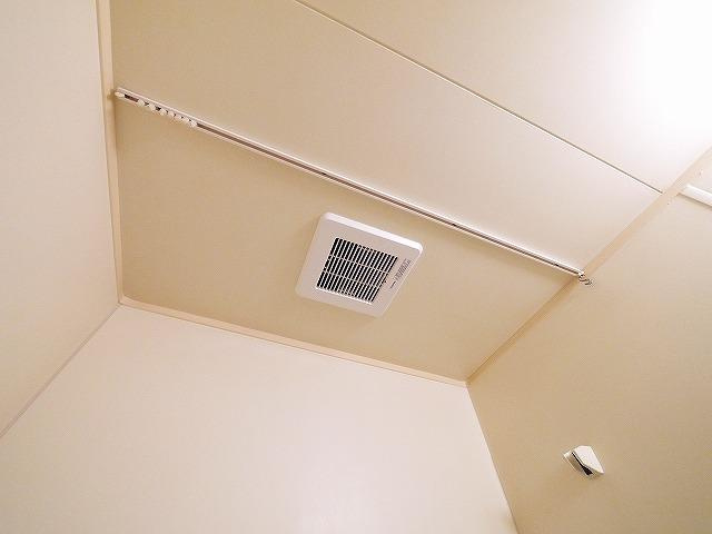 ヴィラあざみの設備|浴室に換気扇があります