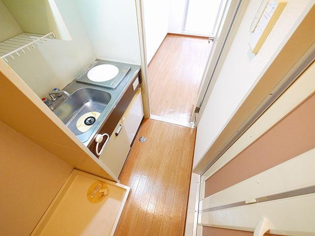 ヴィラあざみの内装|キッチンスぺースもゆとりがあります