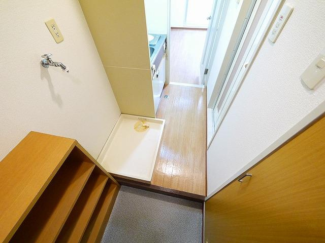 ヴィラあざみの玄関|ちょっとした収納スペースも充実しています