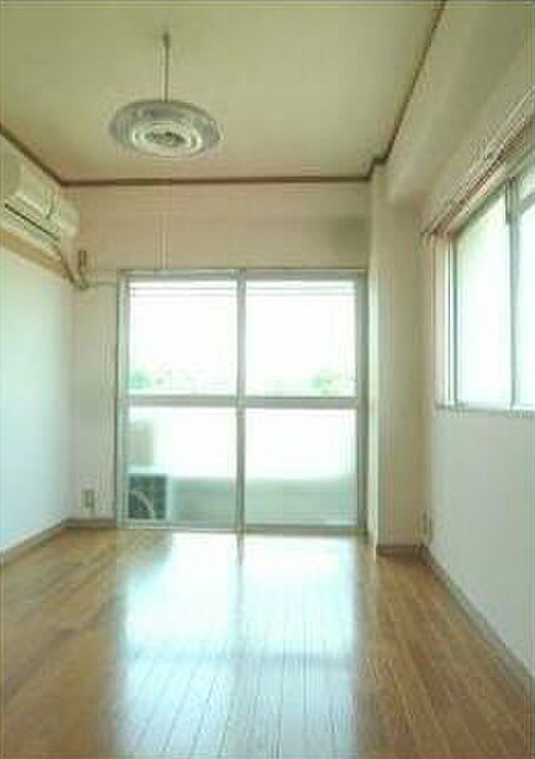 里村ビル【10,000円キャッシュバック対象物件】のエントランス|ゆとりのあるエントランスです