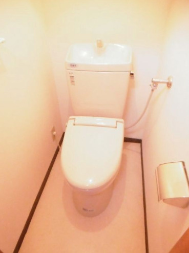 里村ビル【10,000円キャッシュバック対象物件】のトイレ|シンプルで使いやすいトイレです
