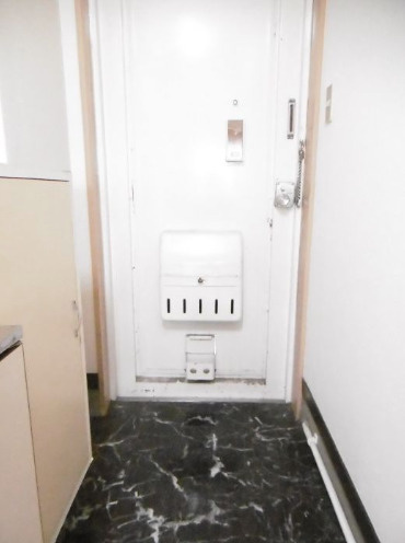 里村ビル【10,000円キャッシュバック対象物件】の玄関|きれいな玄関です