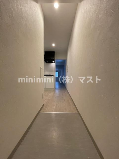 グランディスタ谷町九丁目の玄関