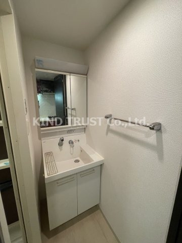 W-style大阪駅前の独立洗面台