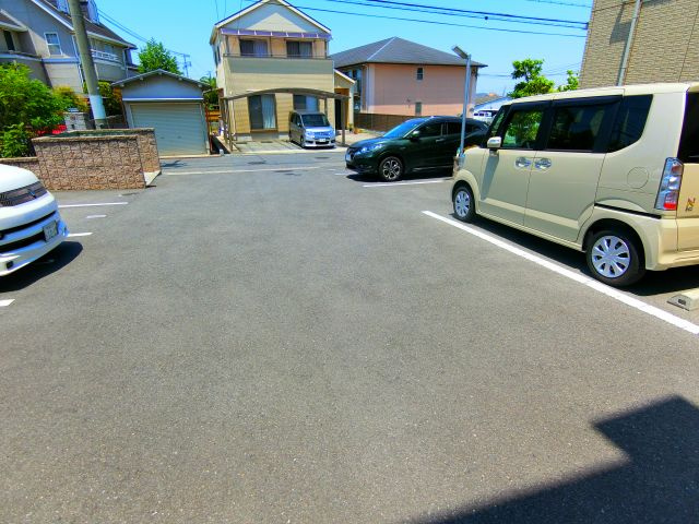 オースター１番館の駐車場