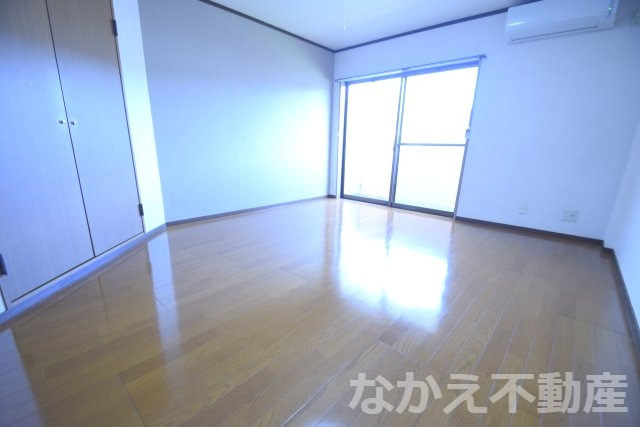 【寝室】 | 広くて明るい寝室