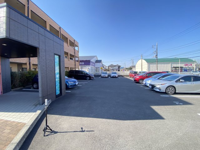 アムール二の宮の駐車場