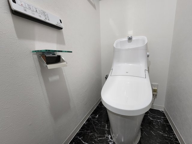 アルカディア八木のトイレ|温水洗浄機能付きのトイレ　