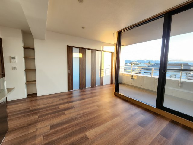 アルカディア八木の居間・リビング|4LDKなので洋室を様々な用途で使い分けいただけます　全居室フローリング