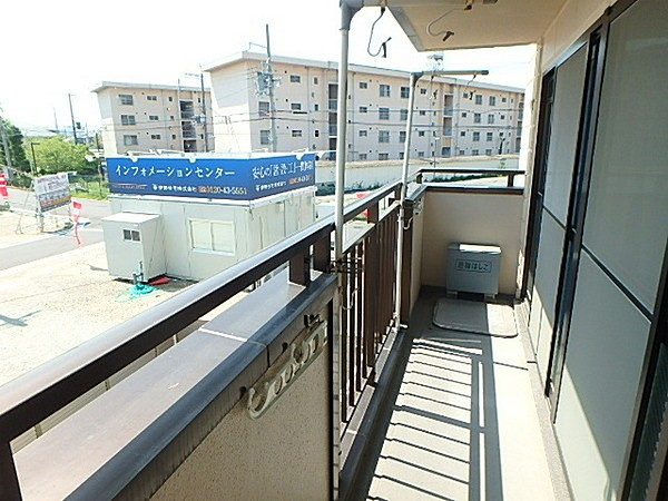 サンロイヤル東羽衣のバルコニー|バルコニーがあります