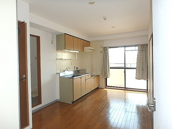 サンロイヤル東羽衣の居間・リビング|ゆったり過ごせるリビングです