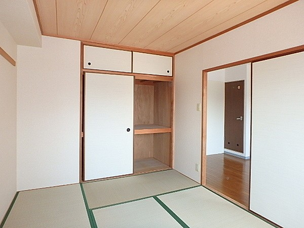 サンロイヤル東羽衣の和室|きれいな和室です