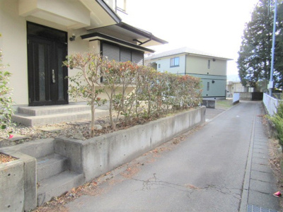 【前面道路含む現地写真】 | 中古戸建　南アルプス市桃園 | 前面道路含む現地写真です
