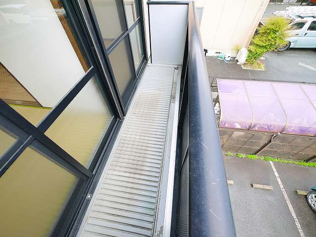 グリーンハウス山ノ口Aのバルコニー|お洗濯にも便利なバルコニー付き