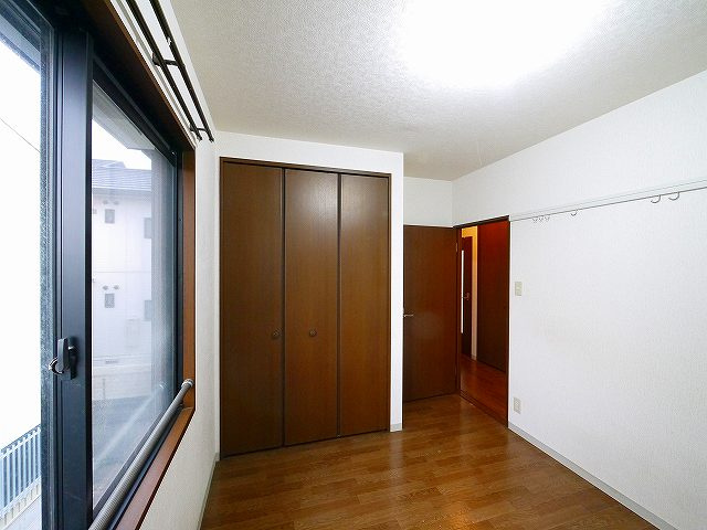 グリーンハウス山ノ口Aの内装|明るい洋室です