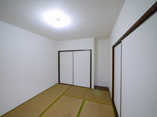 グリーンハウス山ノ口Aの和室|落ち着いた雰囲気の和室付きです