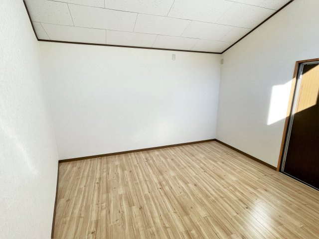 長生村岩沼平屋戸建の洋室