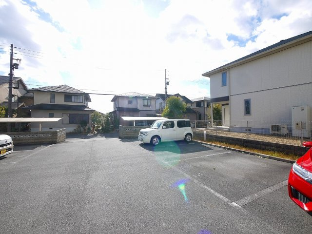 アズールＡ・Ｂの駐車場|駐車スペースもあります