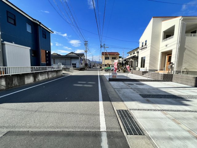 平久保町第1の前面道路含む現地写真|前面道路です。車の出し入れもしやすそうです◎