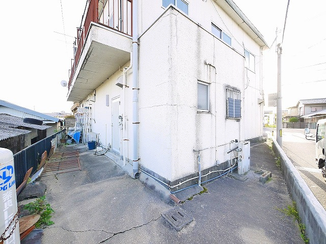 荒井貸店舗の外観