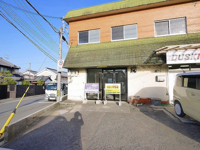 荒井貸店舗の駐車場