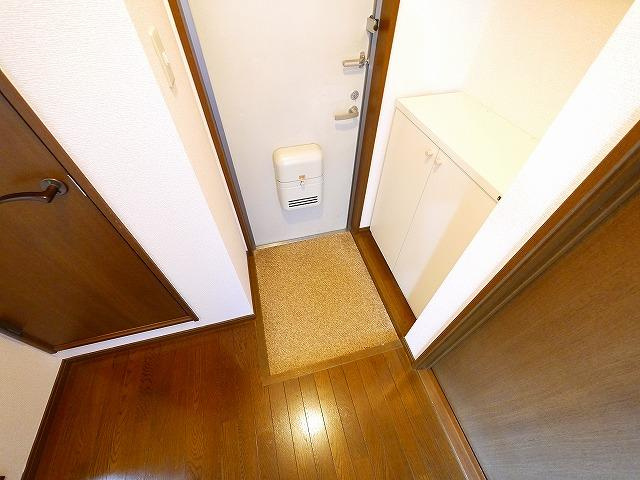ルミエール二階堂の玄関|シューズボックスがあります