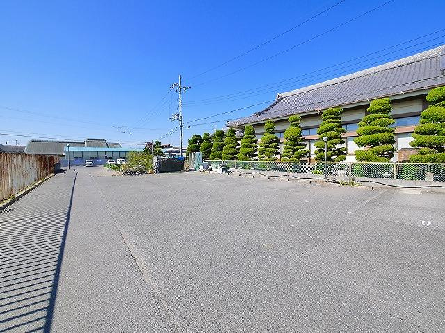 ルミエール二階堂の駐車場|広い駐車スペースがあります