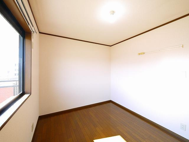 ルミエール二階堂の洋室|採光性のよい洋室です