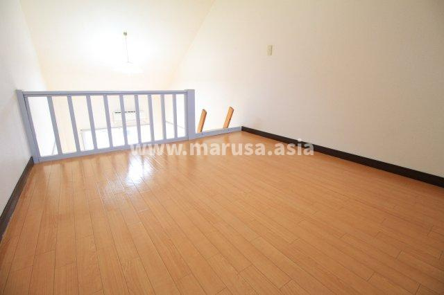 CLEVERの居間・リビング