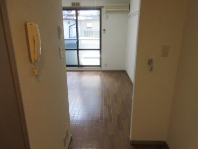 フレンズの内装|廊下から～