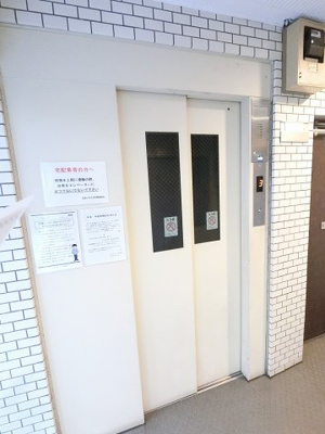 【その他共用部分】 | 日神プラザ元町 | お買い物時やベビーカーの出し入れに便利なエレベーター付です。
