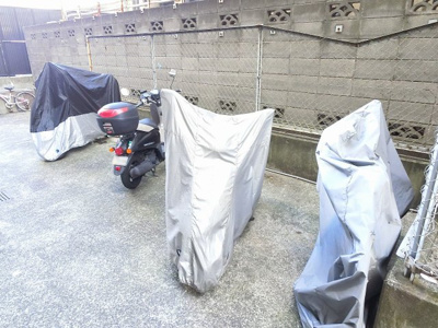 【その他共用部分】 | 日神プラザ元町 | バイク置場です。
