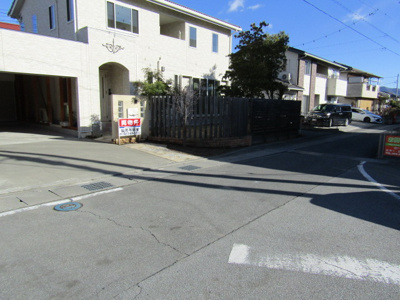 【前面道路含む現地写真】 | 中古戸建　甲斐市大下条 | 前面道路含む現地写真です