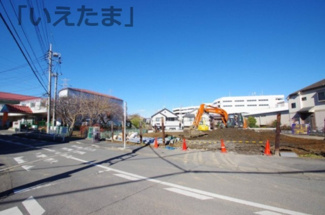【前面道路含む現地写真】