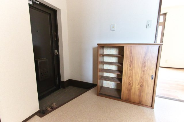 Ｈ．Ｗビルの玄関