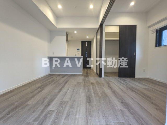 シーズンフラッツ大手前 BRAVI不動産の居間・リビング|【シーズンフラッツ大手前】ゆったりとしたリビングです
