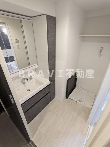 シーズンフラッツ大手前 BRAVI不動産の洗面所|【シーズンフラッツ大手前】忙しい朝には欠かせない洗面所です