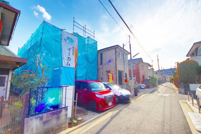【前面道路含む現地写真】