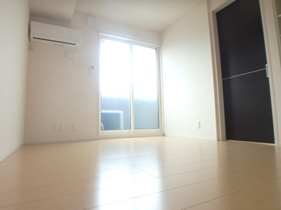【居間・リビング】 | レ・セーナ甲東園 | 心地よい風が舞い込む住まい