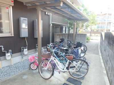 【その他共用部分】 | レ・セーナ甲東園 | 屋根付き駐輪スペースです
