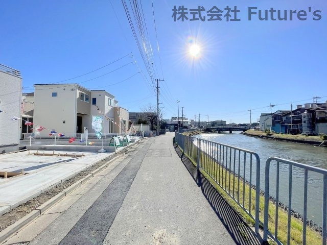 三郷市鷹野1丁目　新築戸建　全7棟　6号棟の前面道路含む現地写真|前面道路の写真になります。