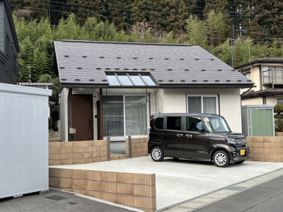 【外観】 | 宮古市八木沢中古住宅 | 駐車スペースは３台分！